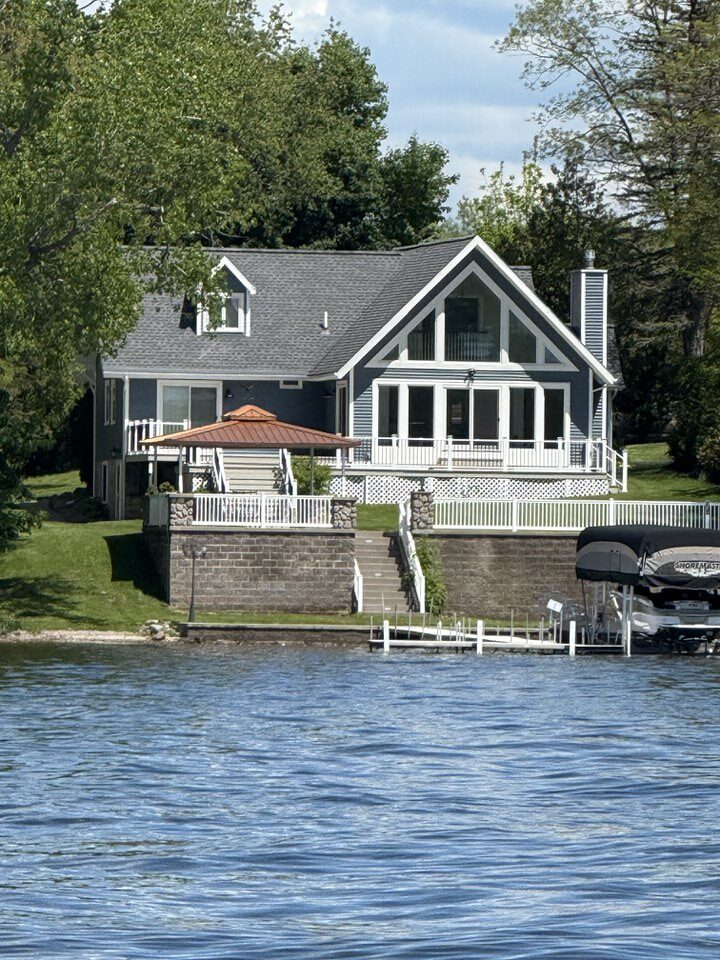 Picture of Chernee, Steve, and their dog Daisy.