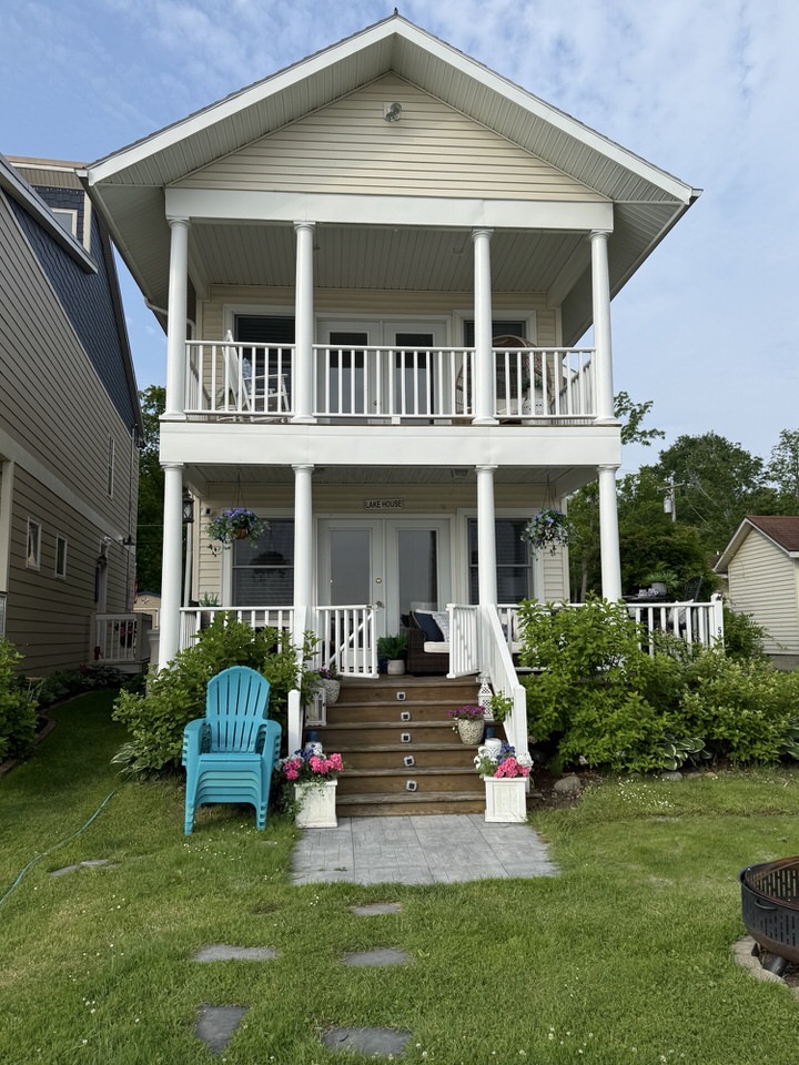 Picture of Chernee, Steve, and their dog Daisy.